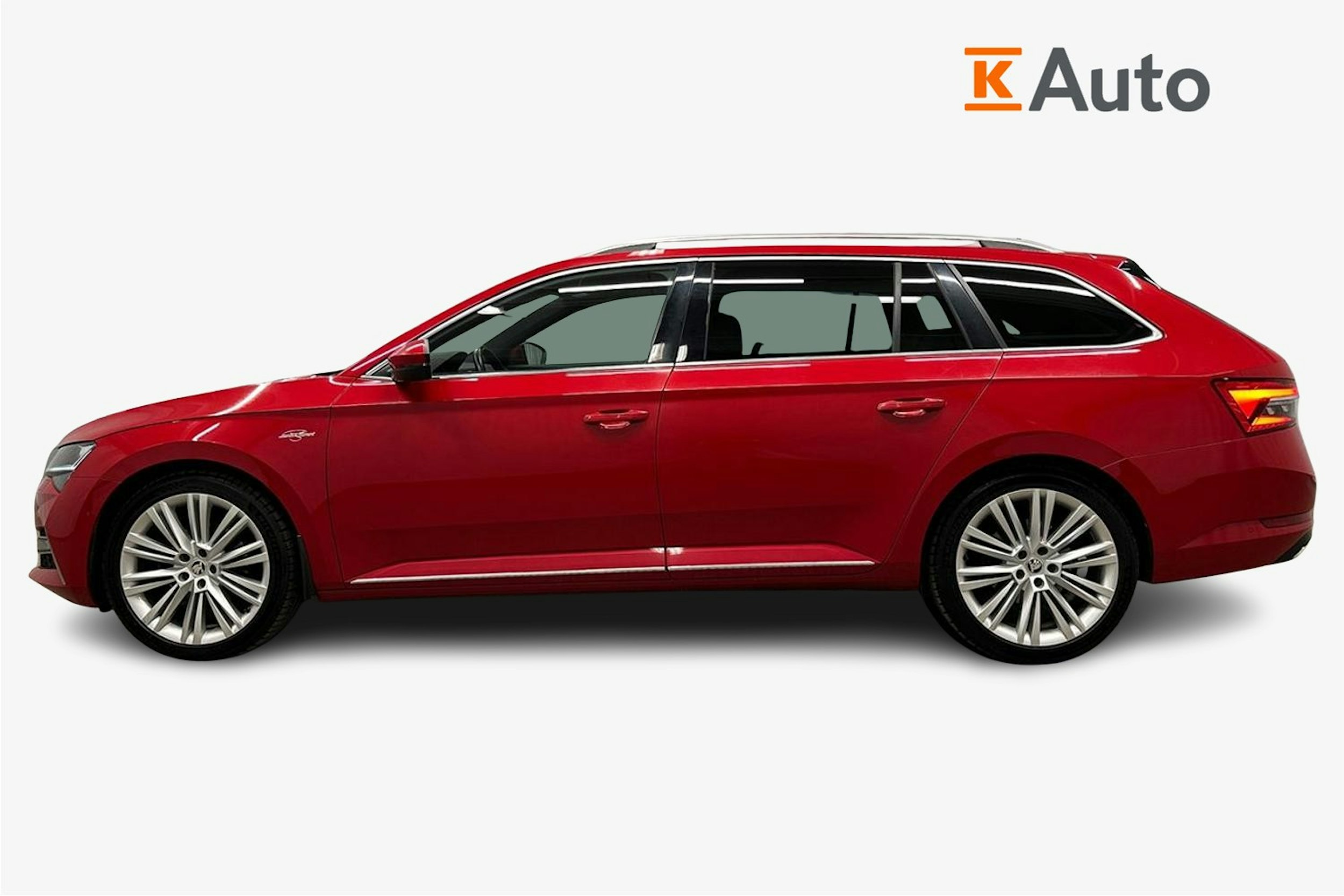 punainen Skoda Superb 2022 kuva 6.