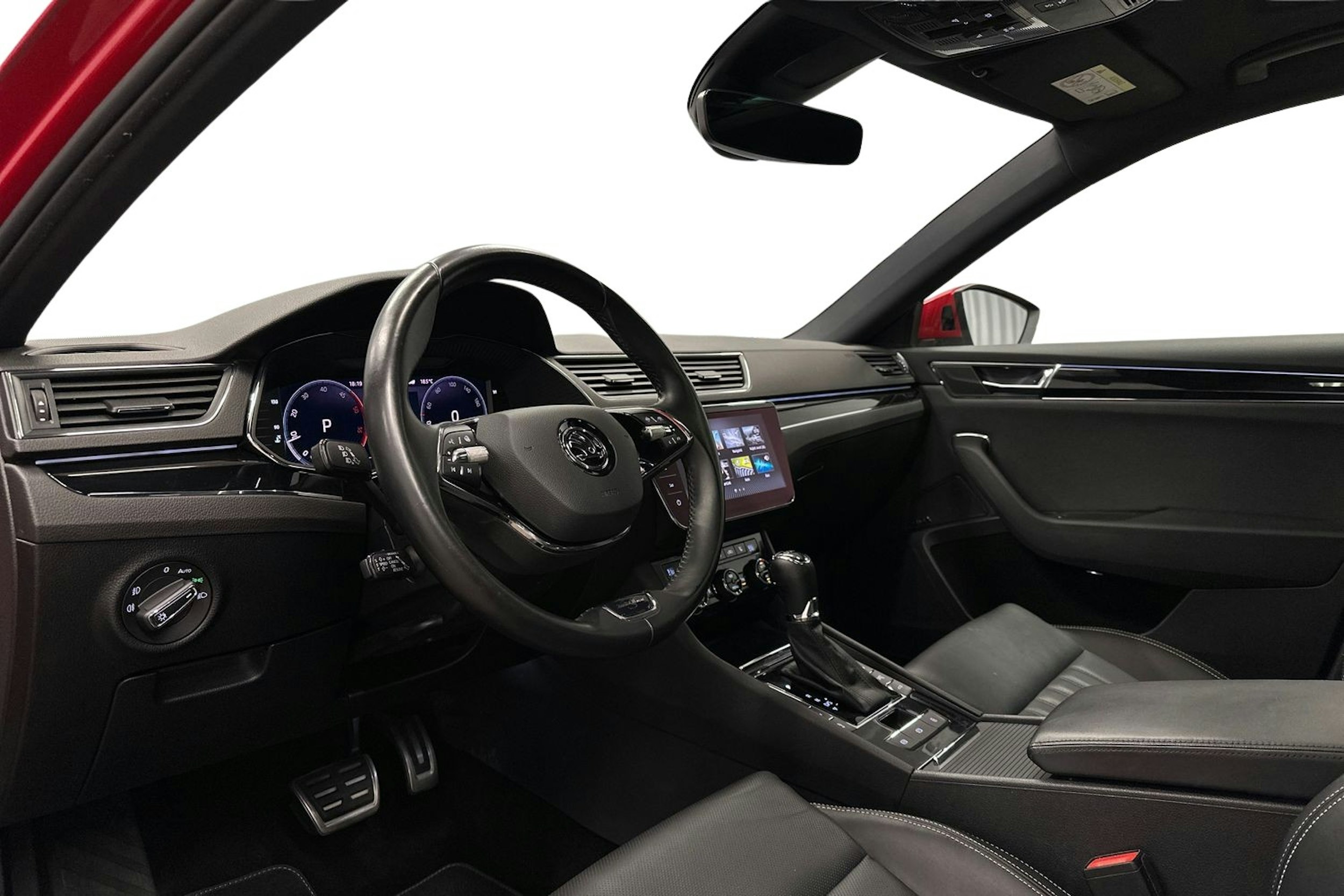 punainen Skoda Superb 2022 kuva 7.