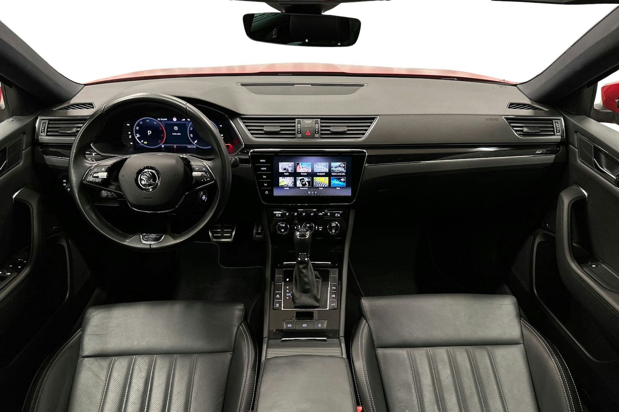 punainen Skoda Superb 2022 kuva 9.