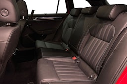 punainen Skoda Superb 2022 kuva 10.