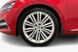 punainen Skoda Superb 2022 kuva 11.
