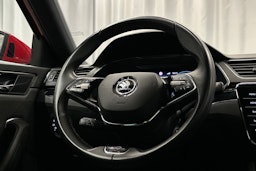 punainen Skoda Superb 2022 kuva 17.