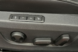 punainen Skoda Superb 2022 kuva 20.