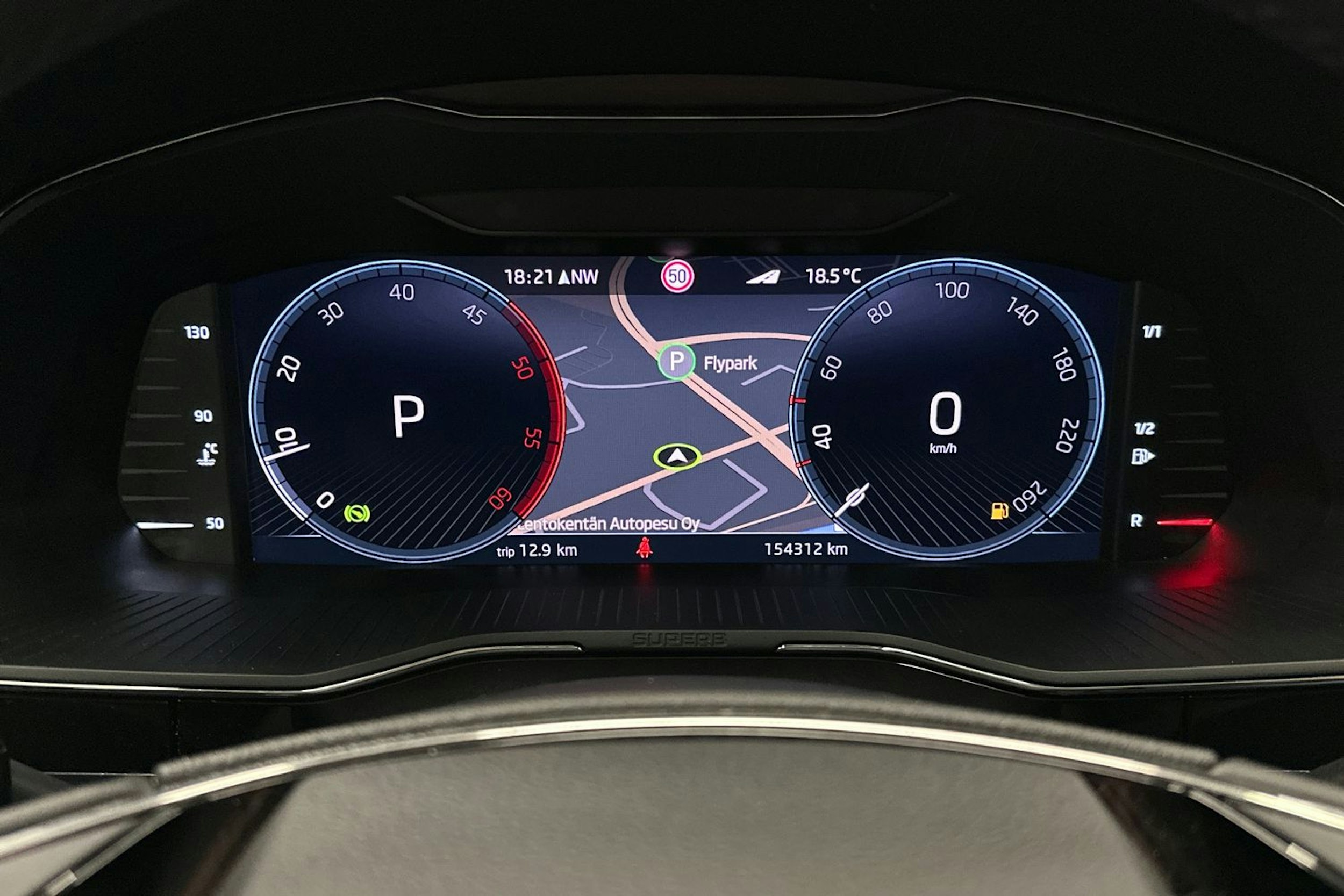 punainen Skoda Superb 2022 kuva 24.