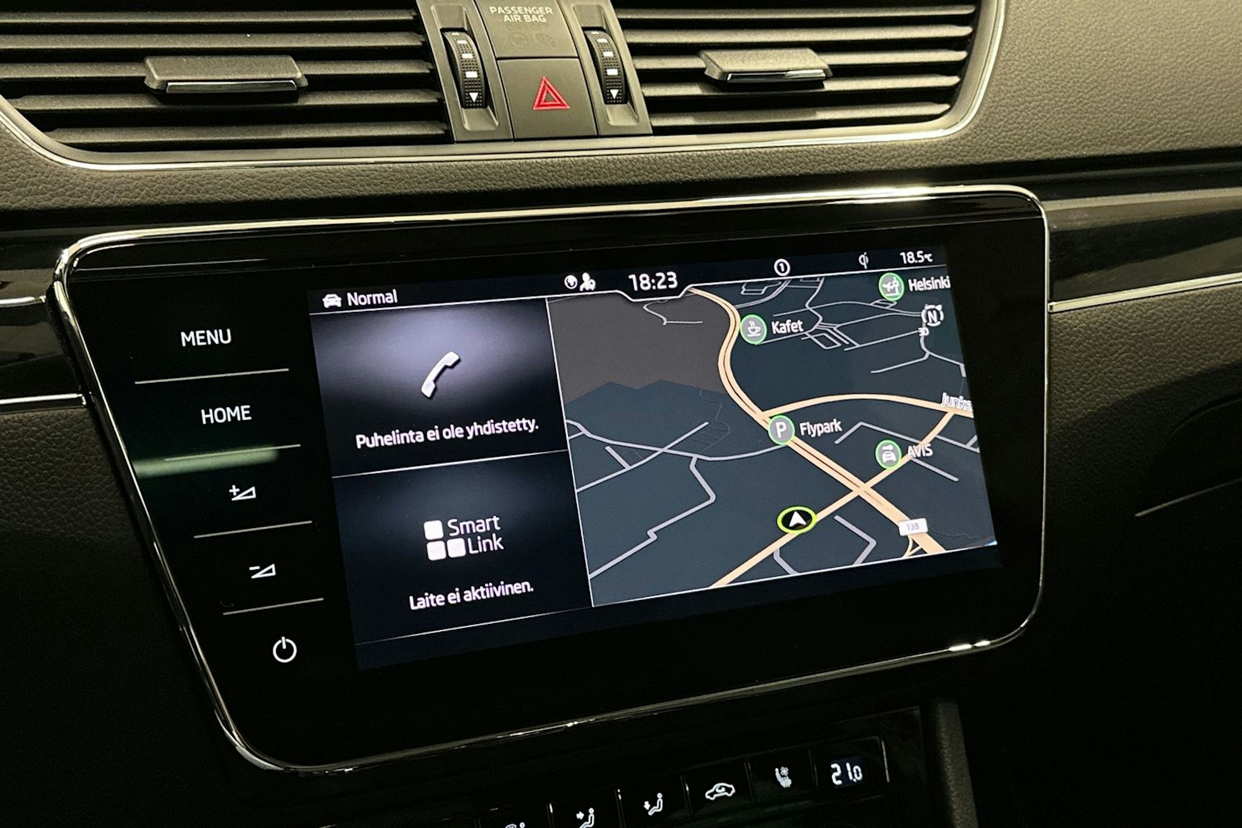 punainen Skoda Superb 2022 kuva 26.
