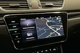 punainen Skoda Superb 2022 kuva 26.