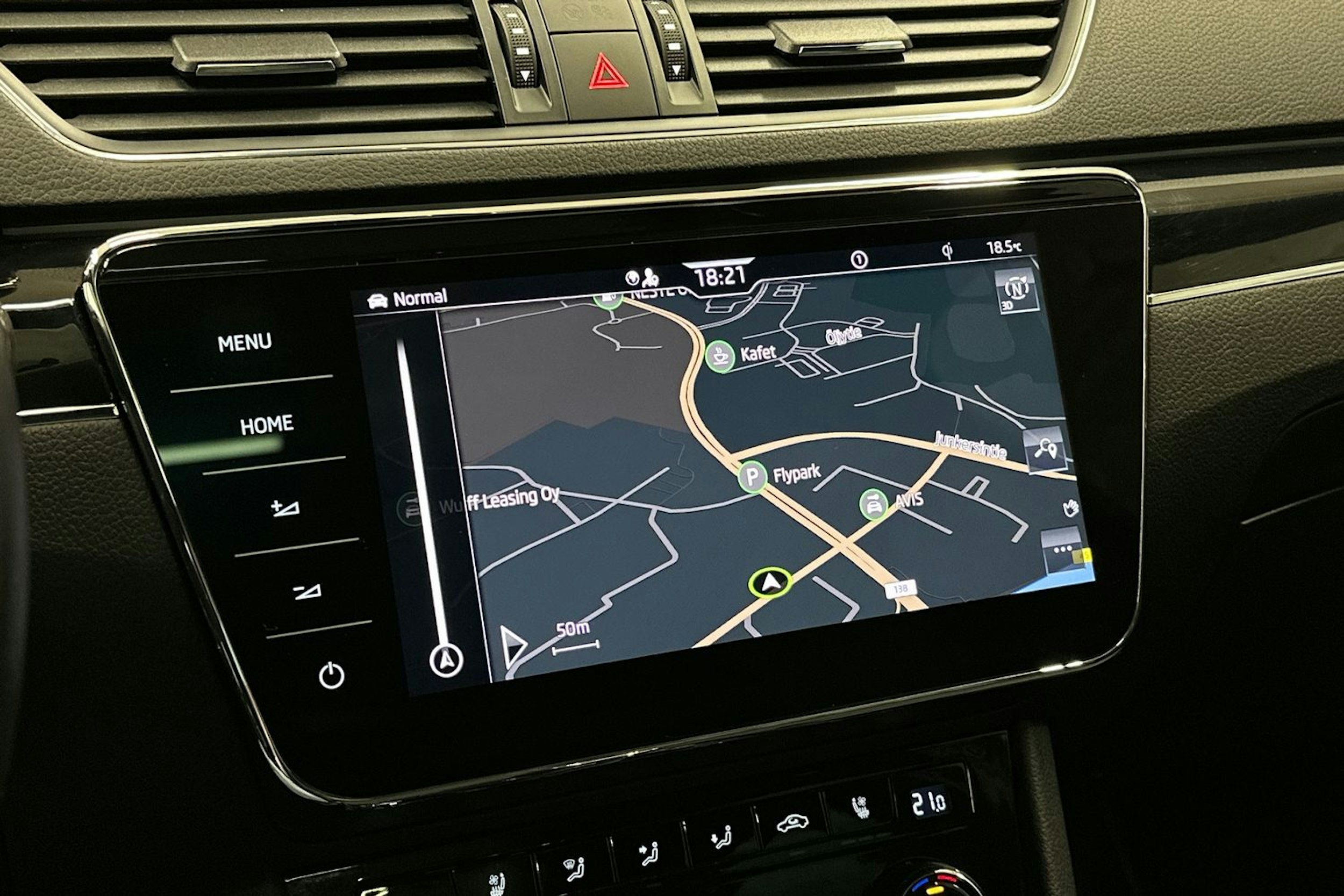 punainen Skoda Superb 2022 kuva 27.