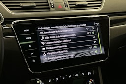 punainen Skoda Superb 2022 kuva 29.