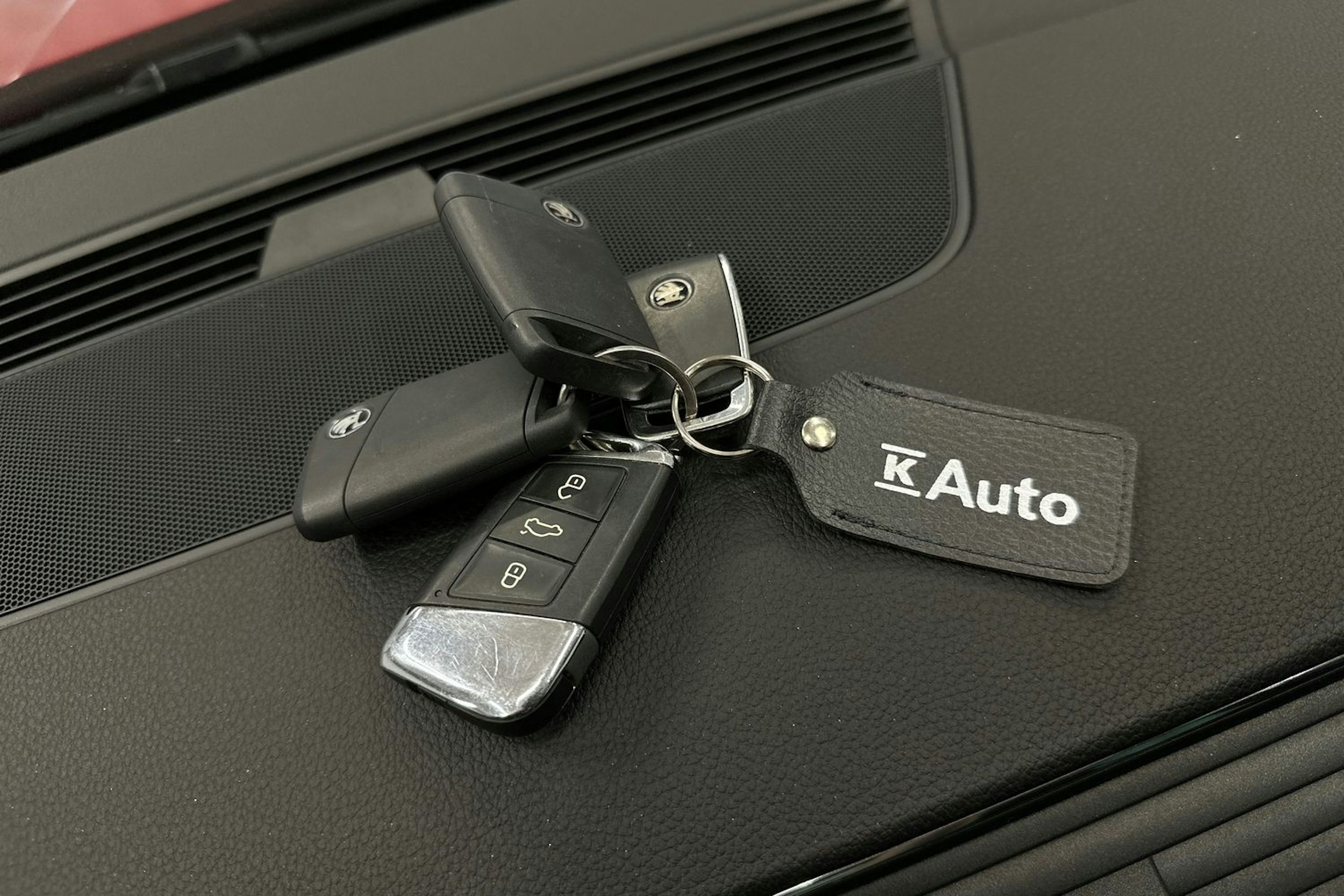 punainen Skoda Superb 2022 kuva 34.
