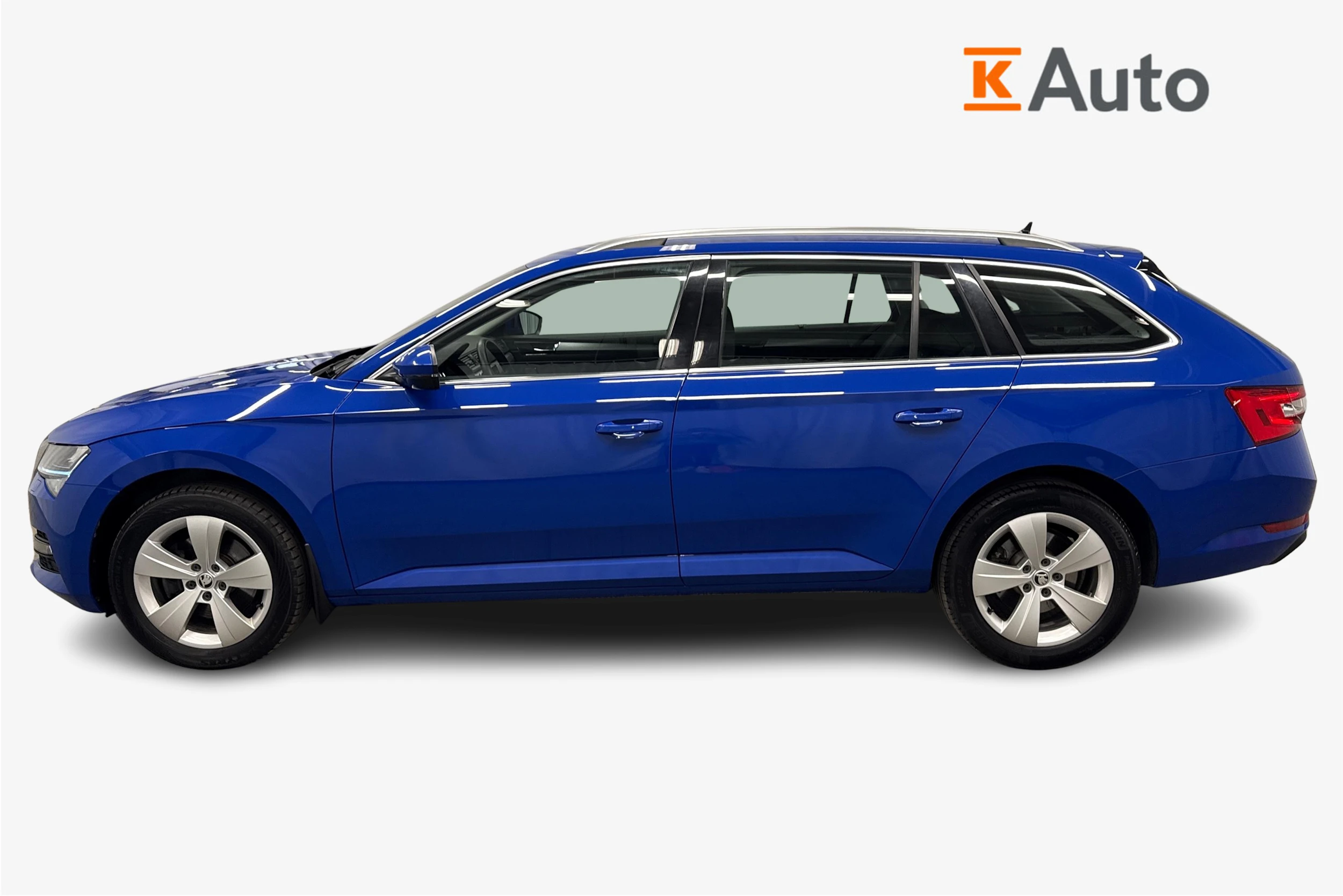 sininen Skoda Superb 2022 kuva 5.