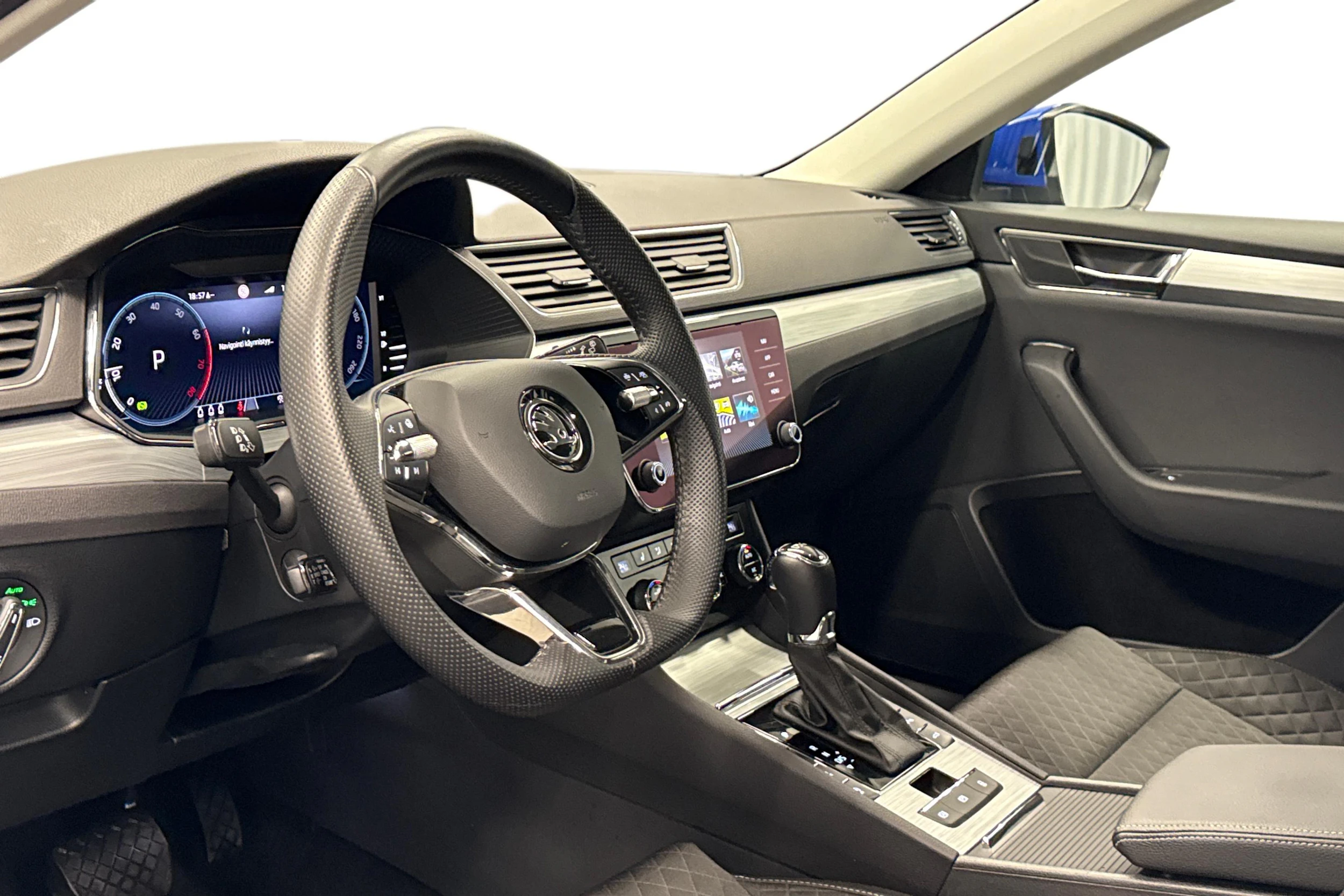 sininen Skoda Superb 2022 kuva 6.