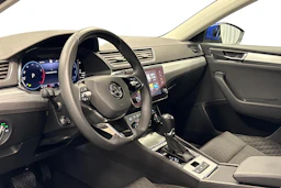 sininen Skoda Superb 2022 kuva 6.