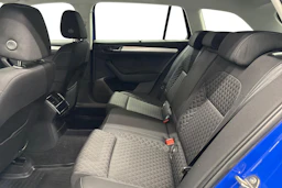 sininen Skoda Superb 2022 kuva 8.