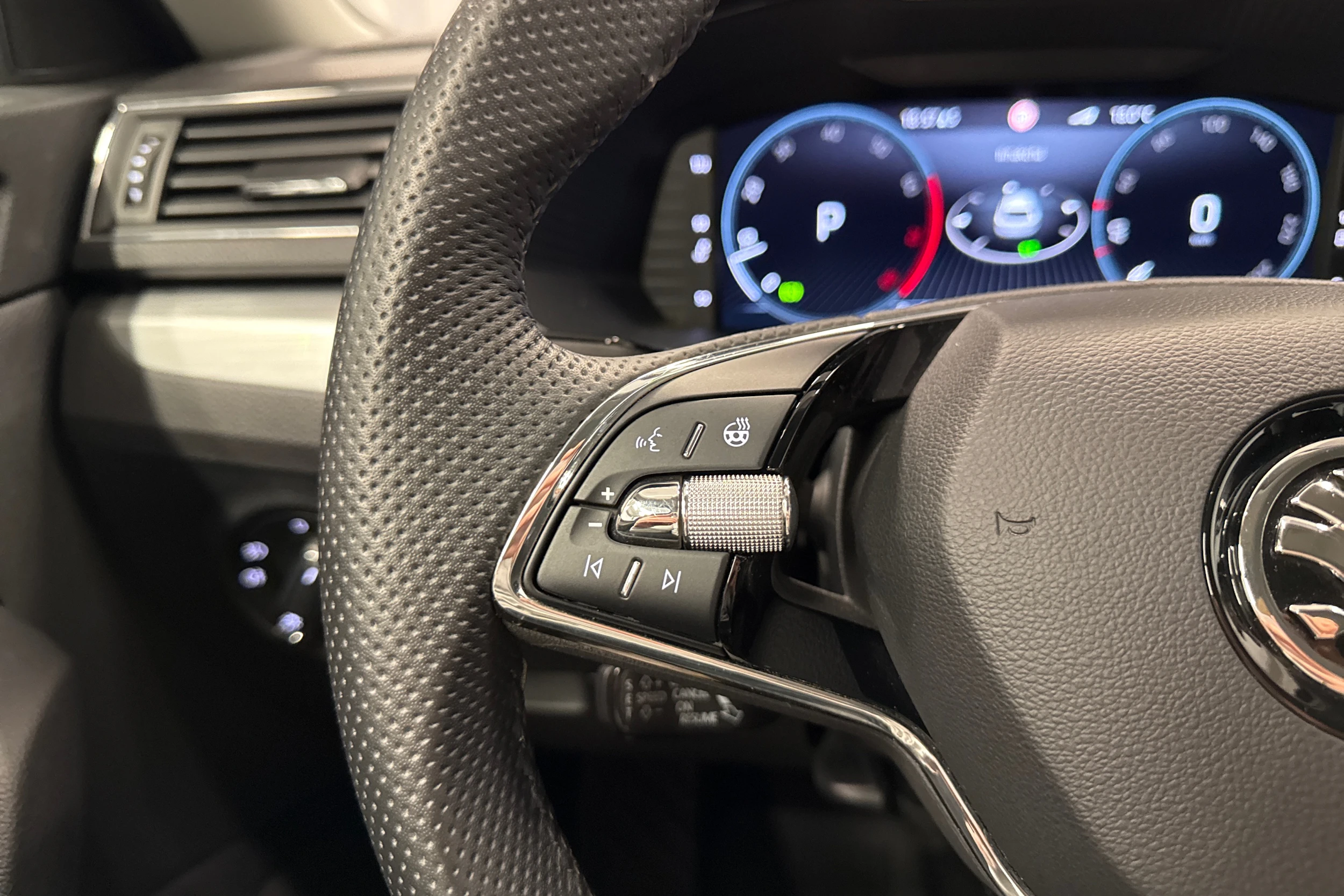 sininen Skoda Superb 2022 kuva 11.