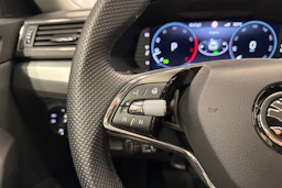 sininen Skoda Superb 2022 kuva 11.