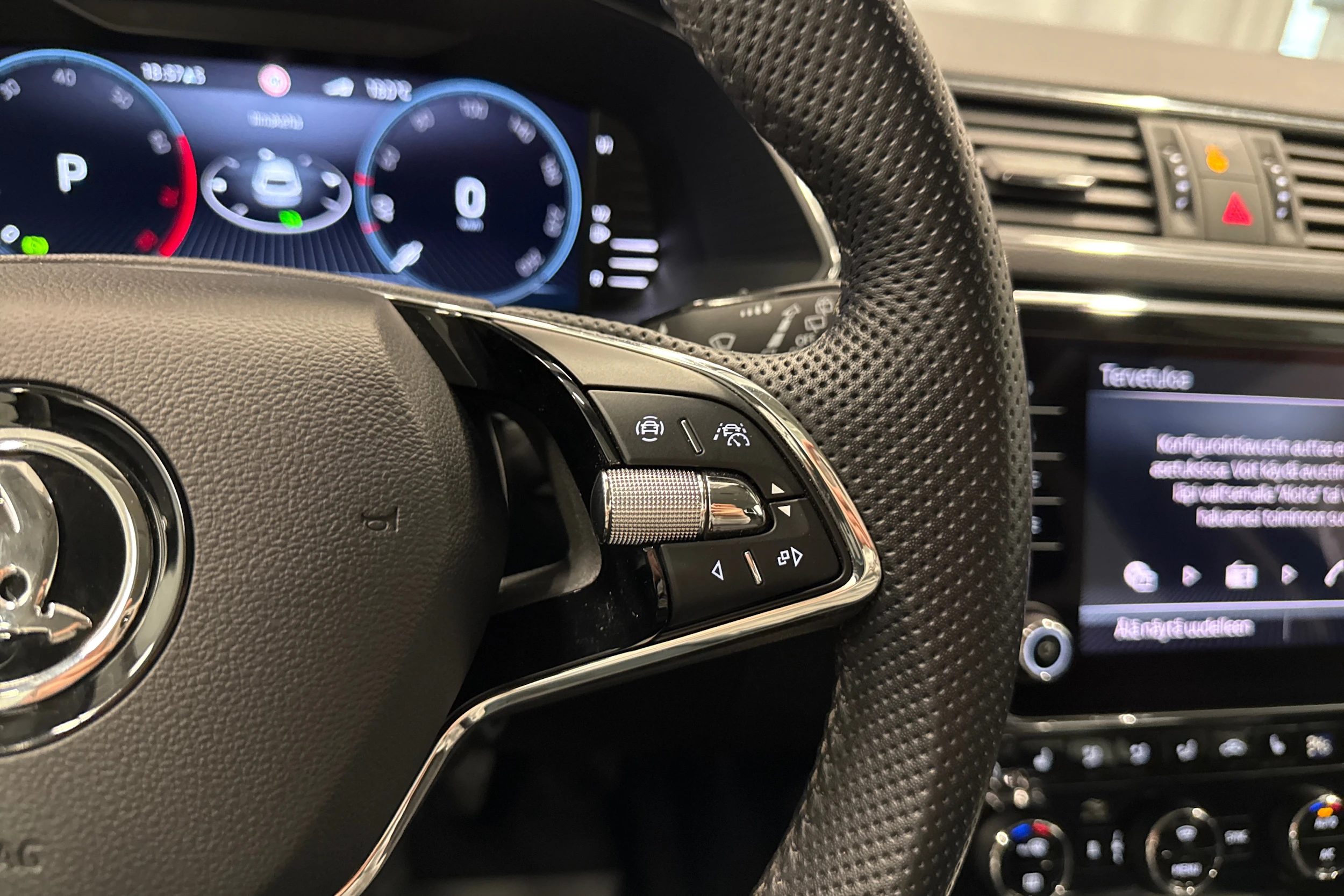 sininen Skoda Superb 2022 kuva 12.