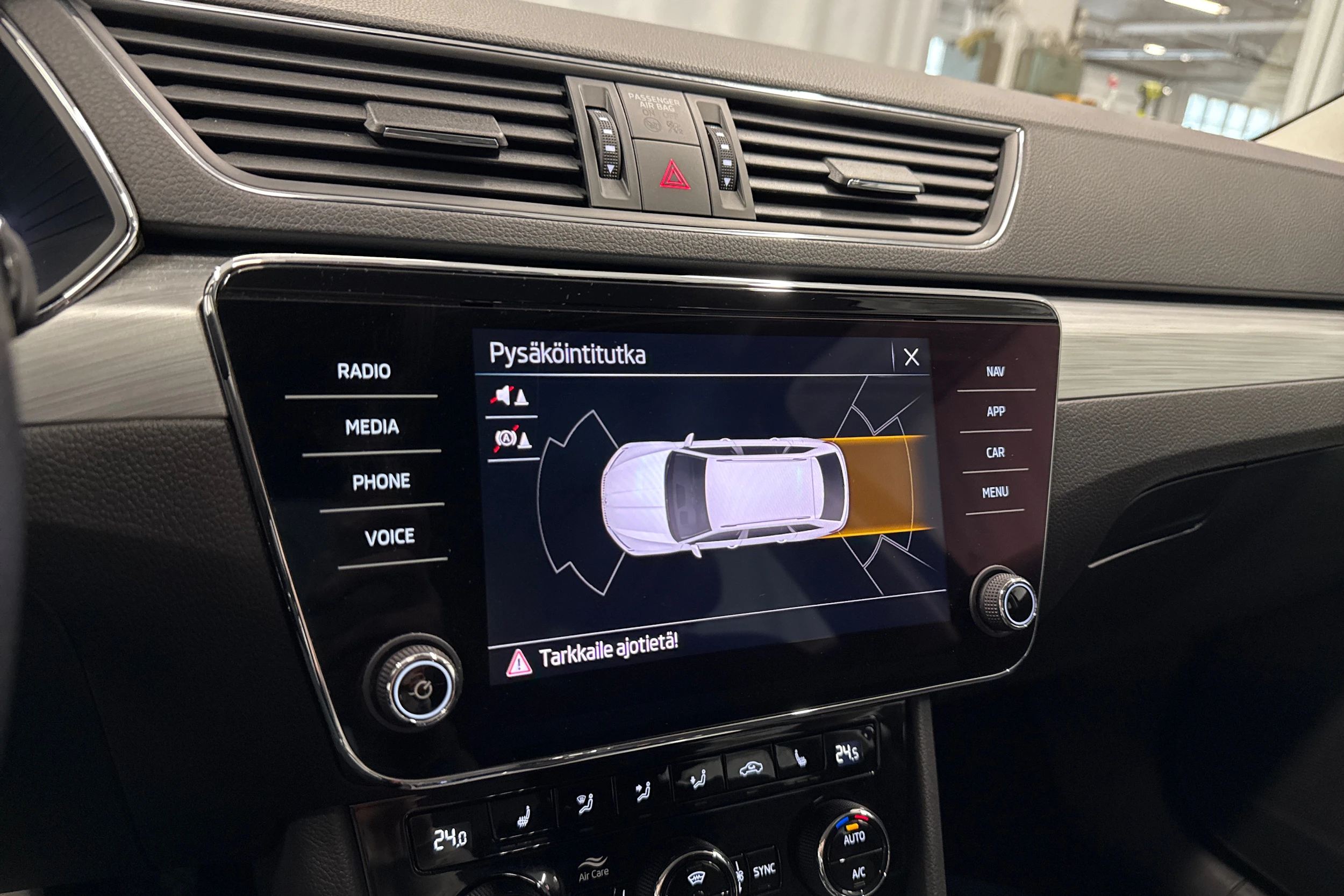 sininen Skoda Superb 2022 kuva 16.