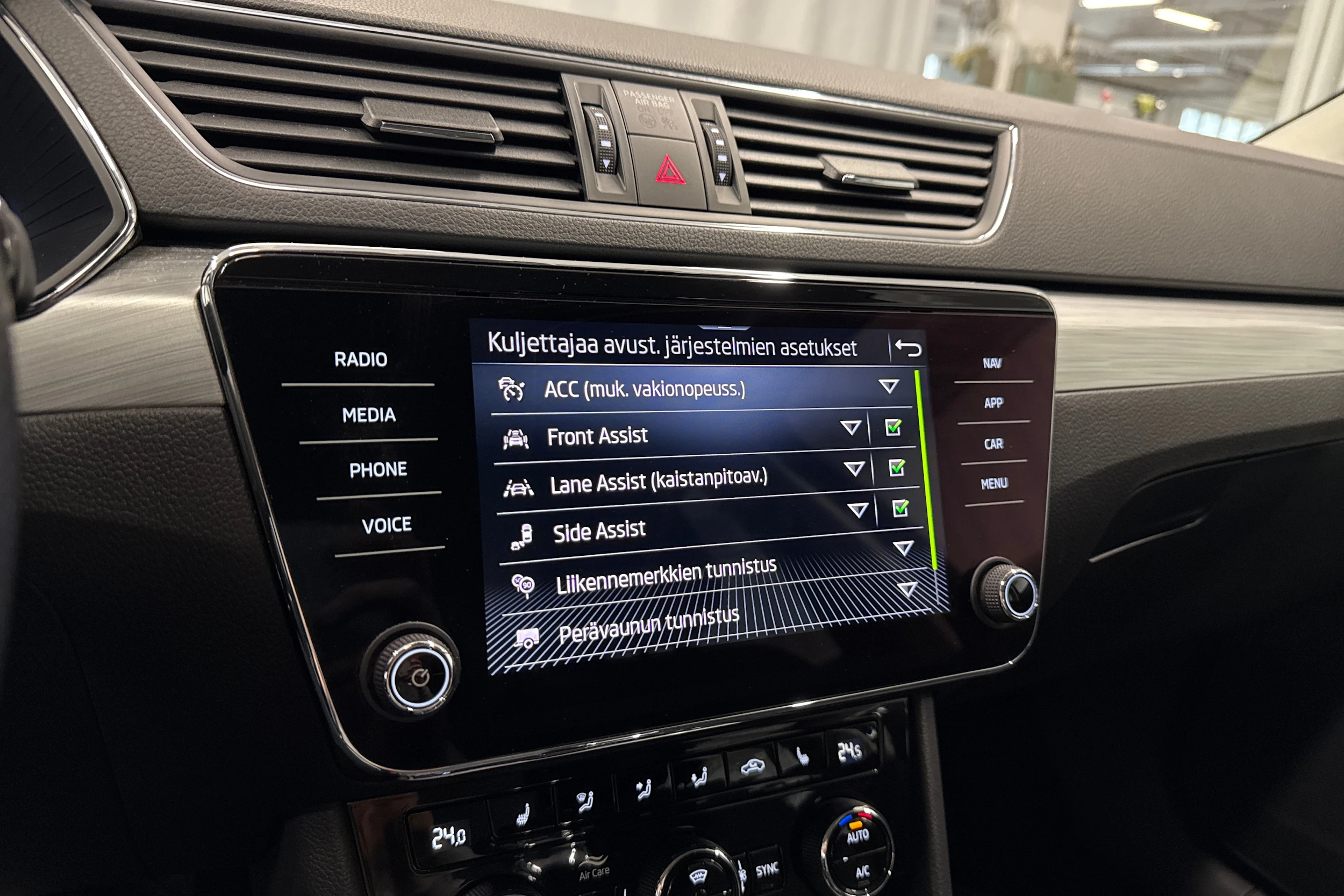sininen Skoda Superb 2022 kuva 19.
