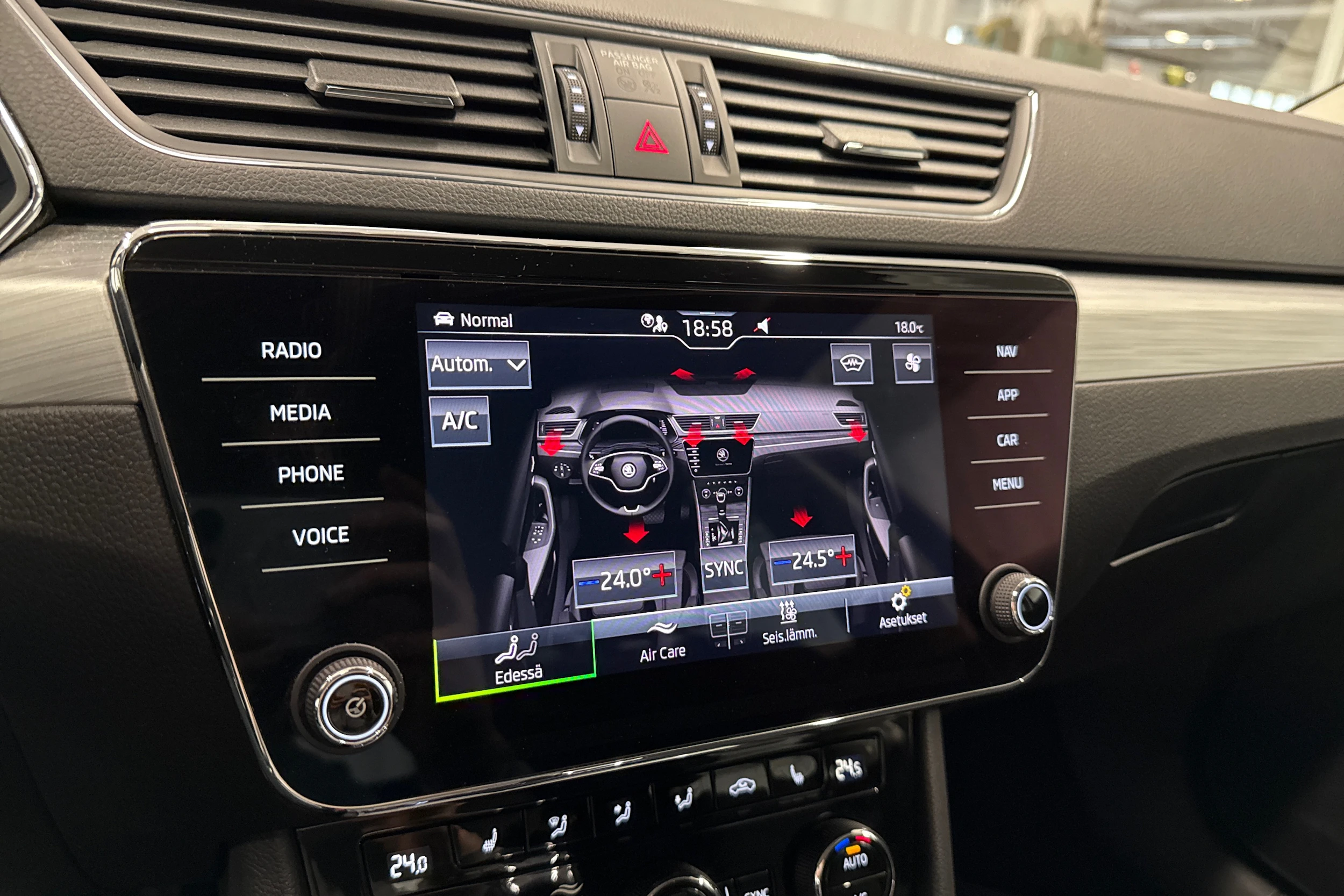 sininen Skoda Superb 2022 kuva 20.