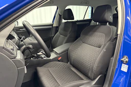 sininen Skoda Superb 2022 kuva 24.