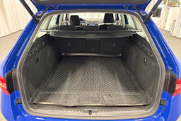 sininen Skoda Superb 2022 kuva 26.