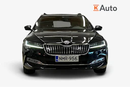 musta Skoda Superb 2022 kuva 4.
