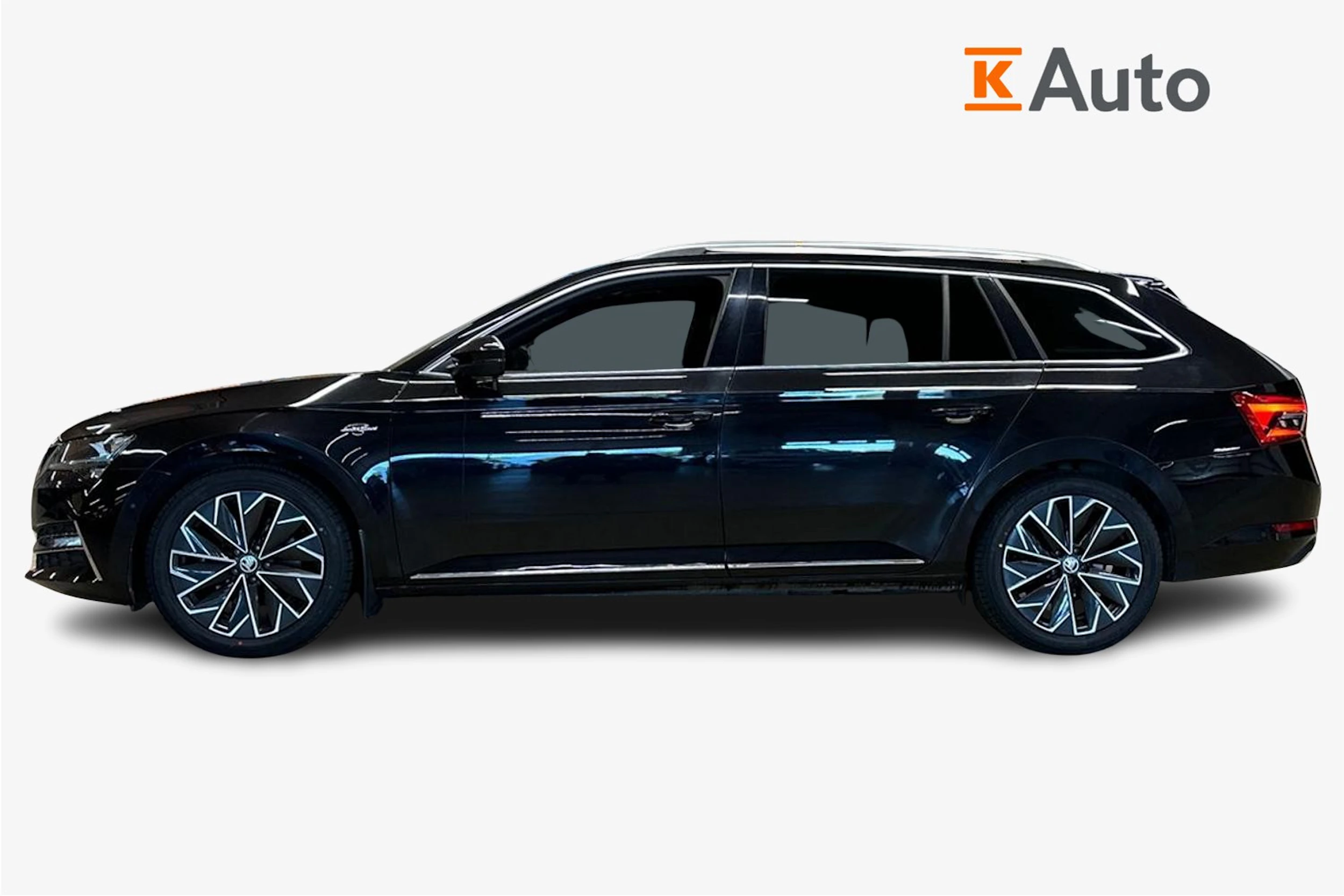 musta Skoda Superb 2022 kuva 5.