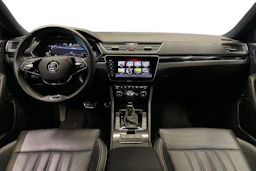 musta Skoda Superb 2022 kuva 7.