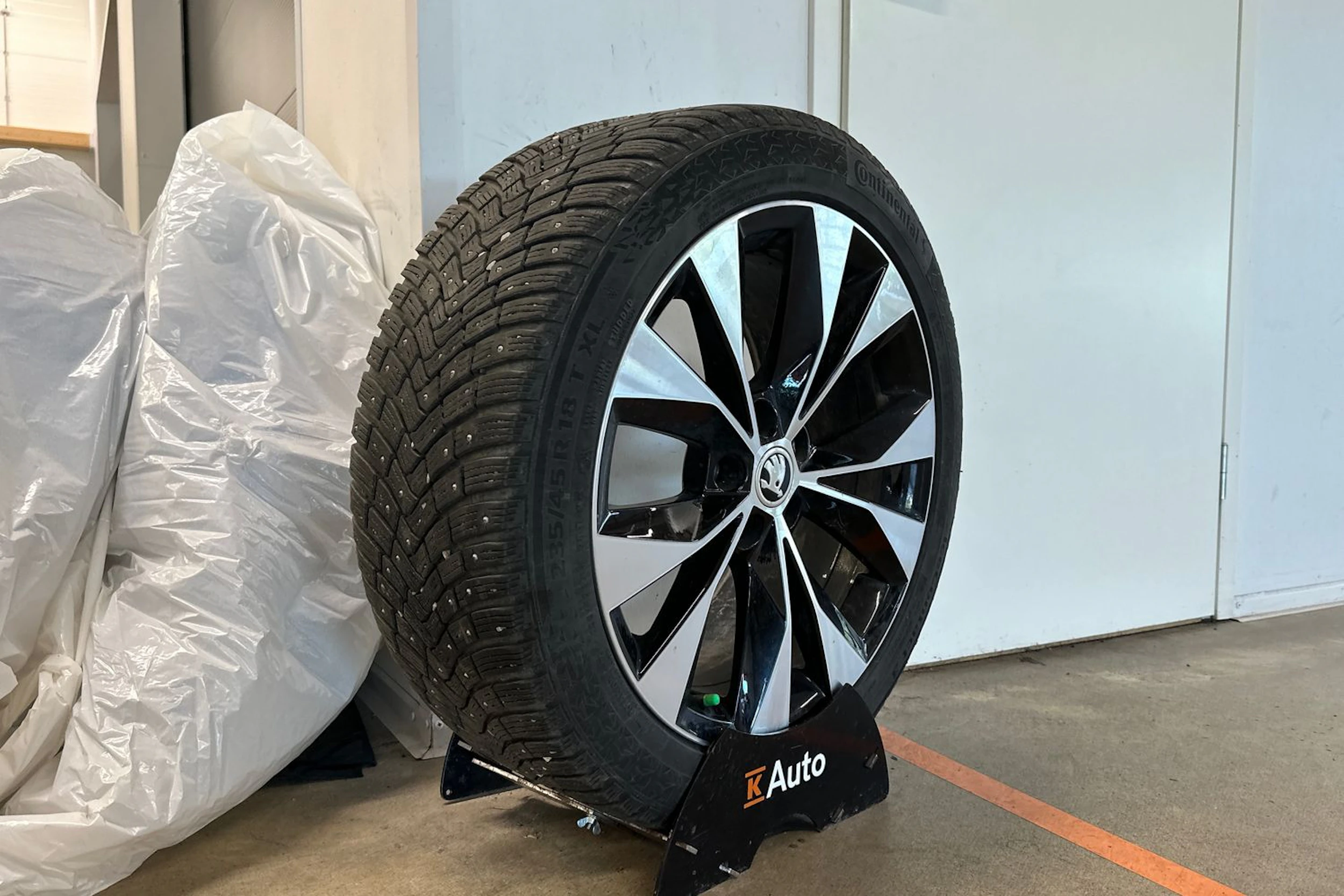 musta Skoda Superb 2022 kuva 10.