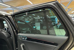 musta Skoda Superb 2022 kuva 13.