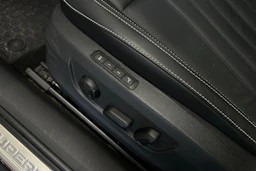musta Skoda Superb 2022 kuva 16.