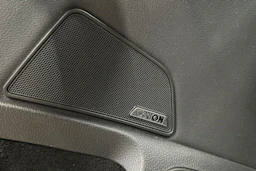 musta Skoda Superb 2022 kuva 17.