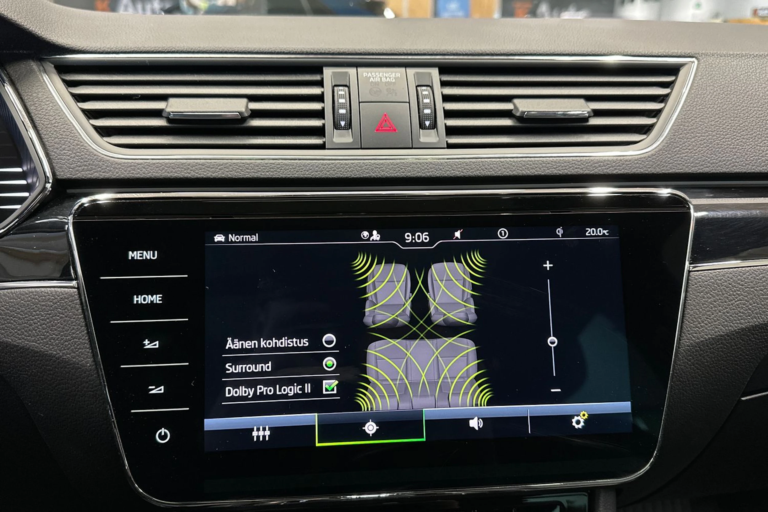 musta Skoda Superb 2022 kuva 20.