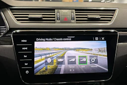 musta Skoda Superb 2022 kuva 21.