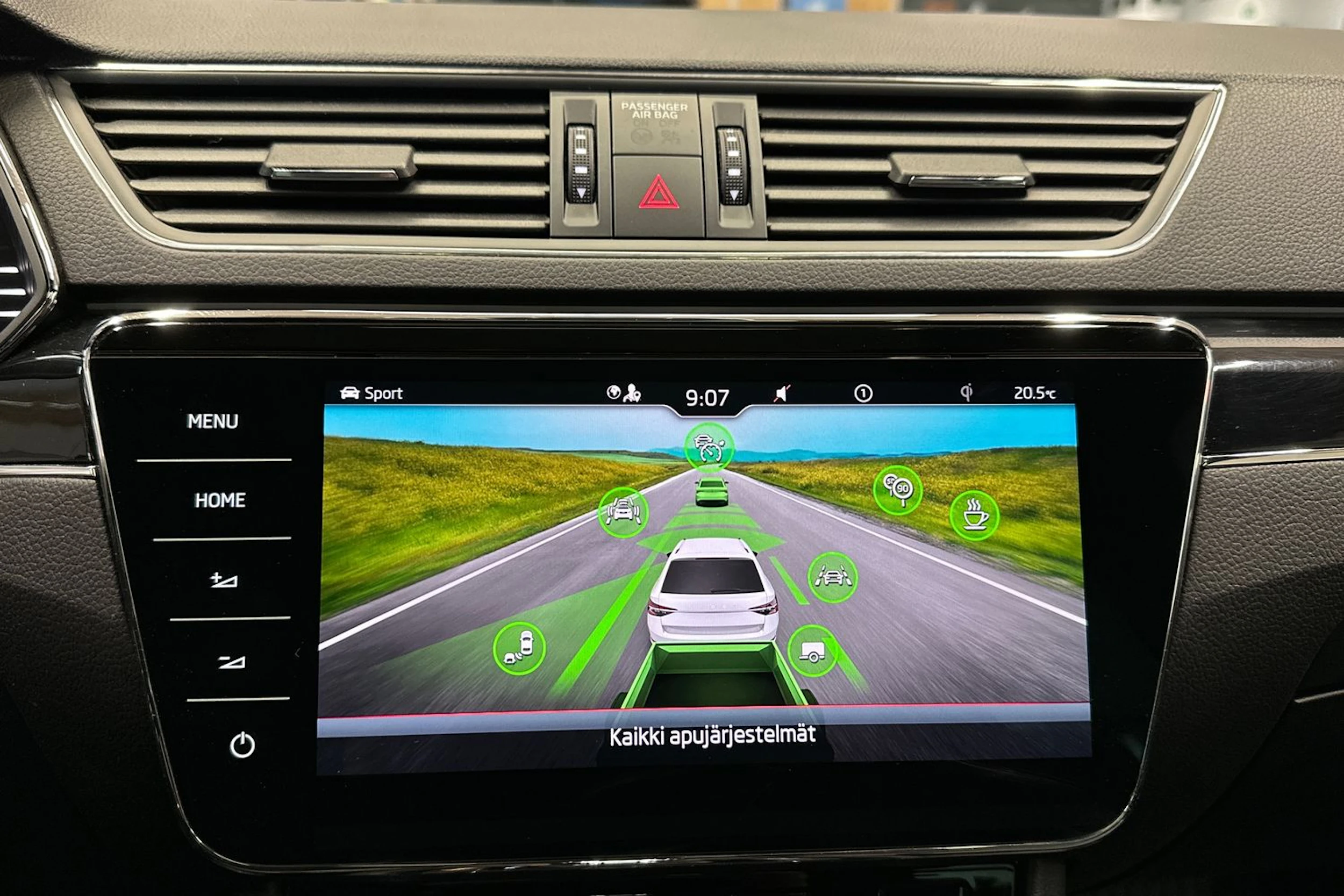 musta Skoda Superb 2022 kuva 23.