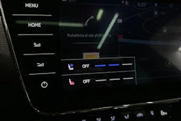 musta Skoda Superb 2022 kuva 24.