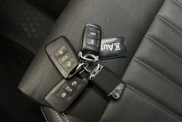 musta Skoda Superb 2022 kuva 27.