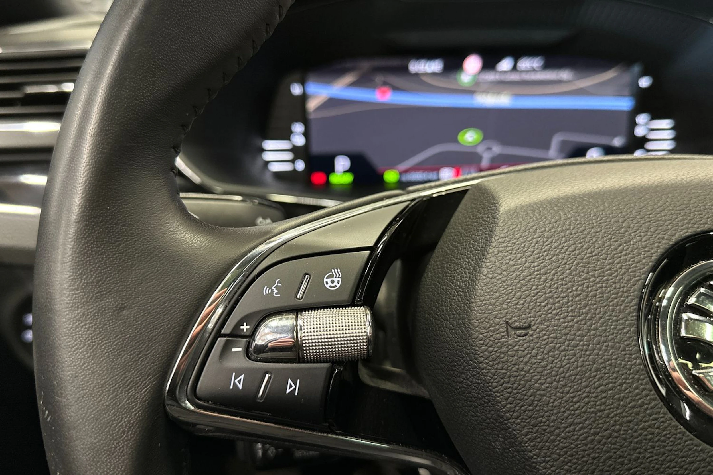 musta Skoda Superb 2022 kuva 29.