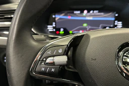 musta Skoda Superb 2022 kuva 29.