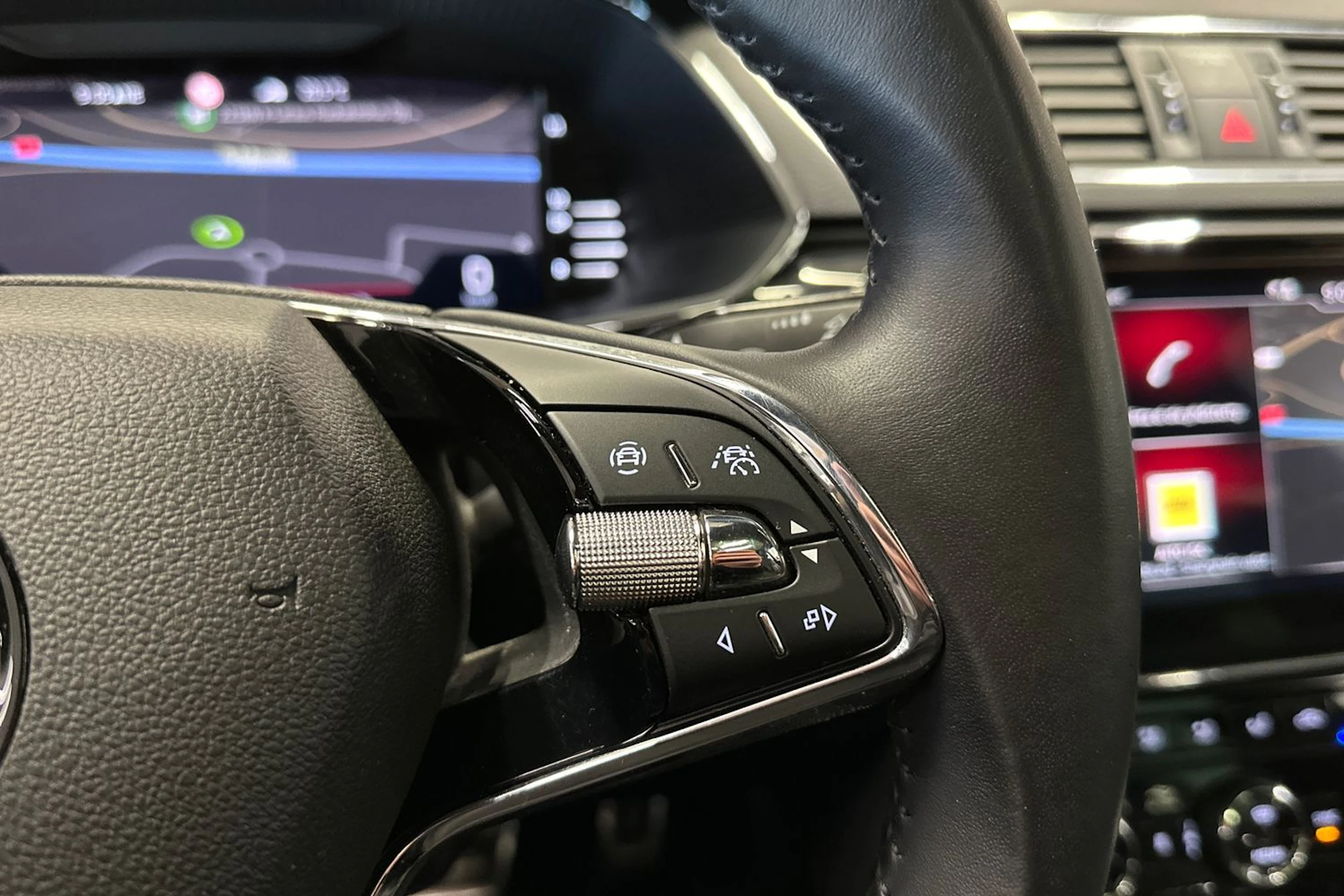 musta Skoda Superb 2022 kuva 30.