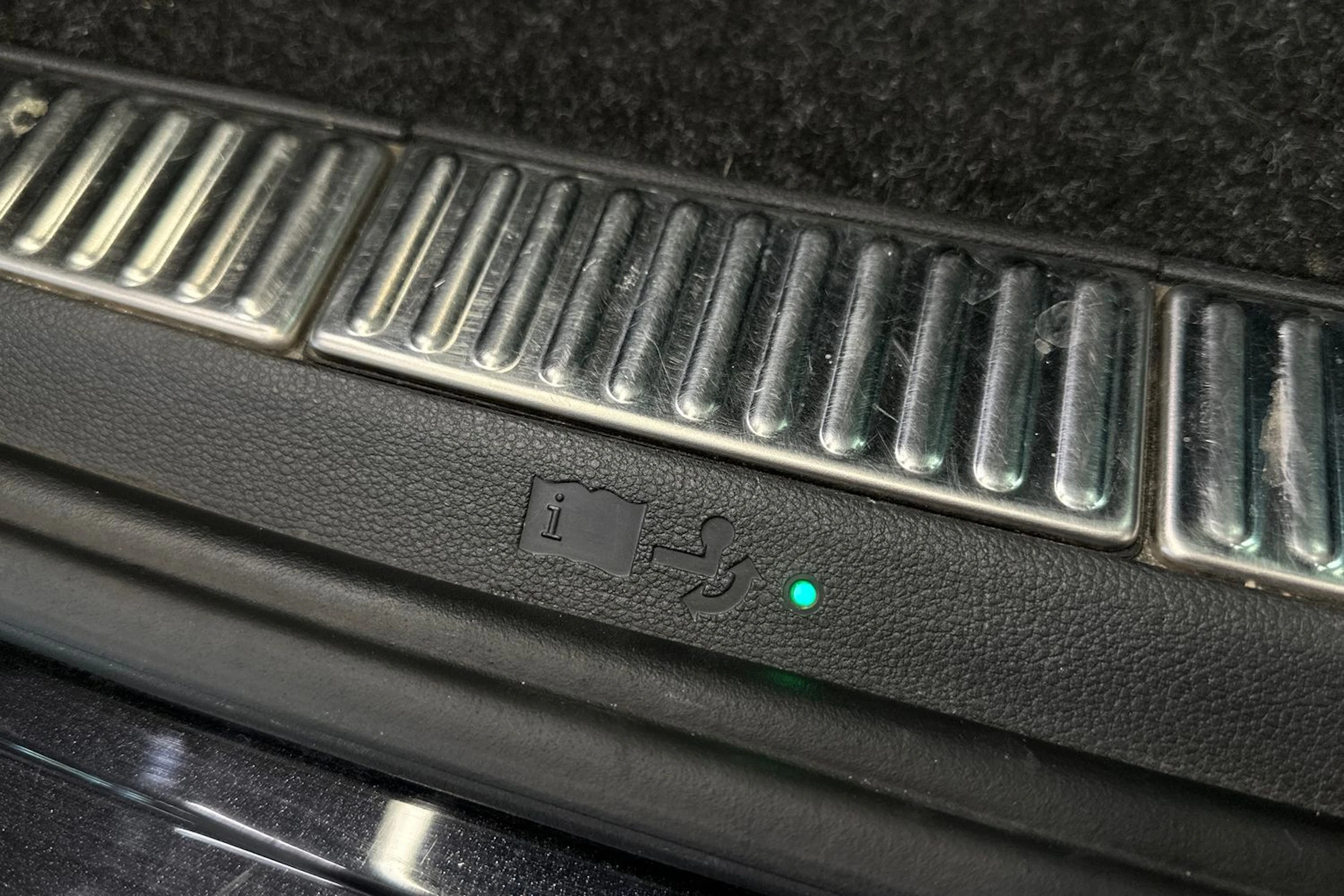 musta Skoda Superb 2022 kuva 34.