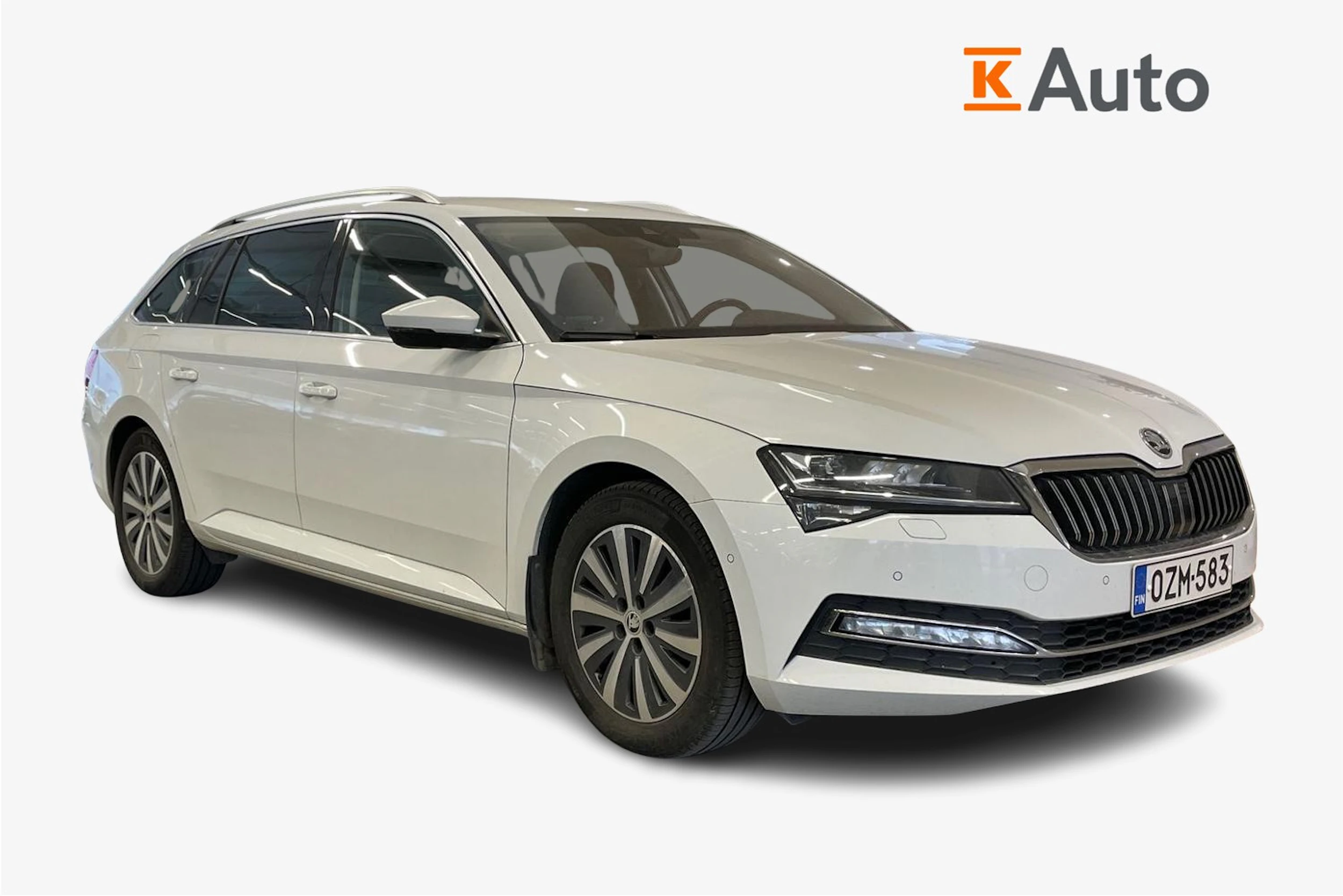 valkoinen Skoda Superb 2022 kuva 1.