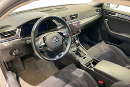 valkoinen Skoda Superb 2022 kuva 3.