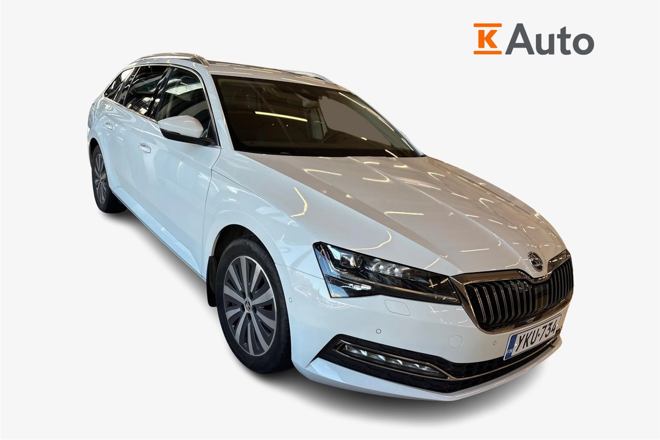 Valkoinen Skoda Superb 2022 kuva 1.