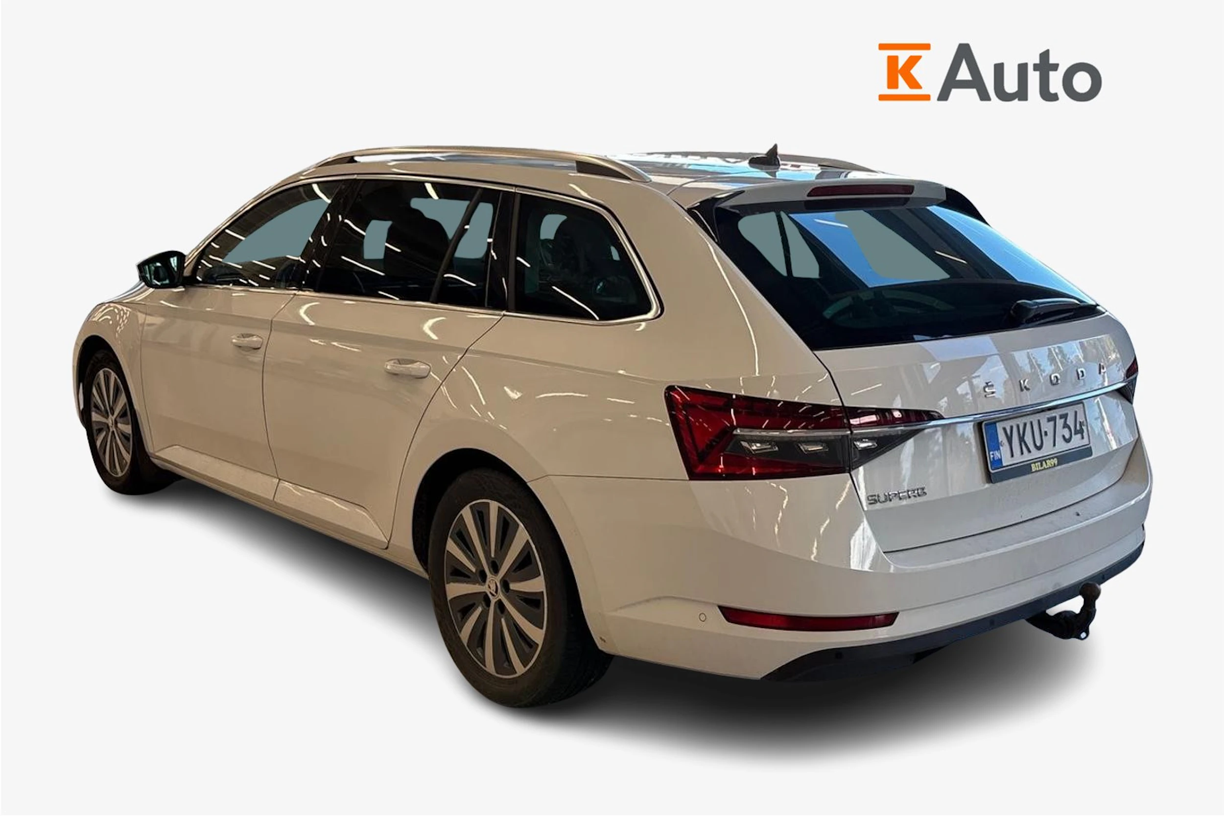 Valkoinen Skoda Superb 2022 kuva 2.
