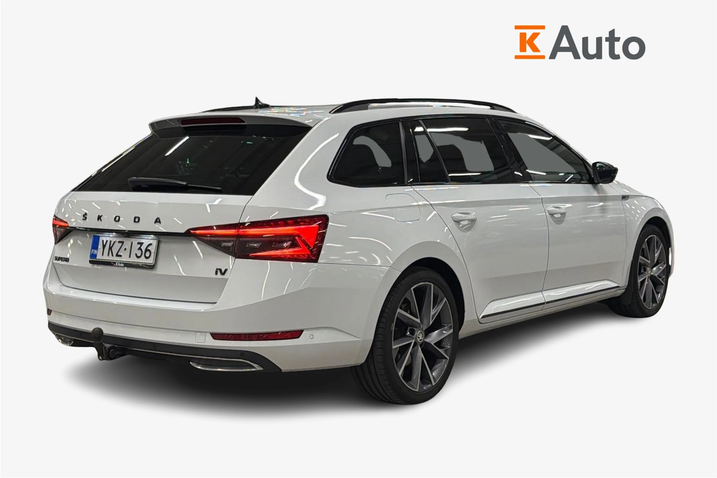valkoinen Skoda Superb 2022 kuva 2.