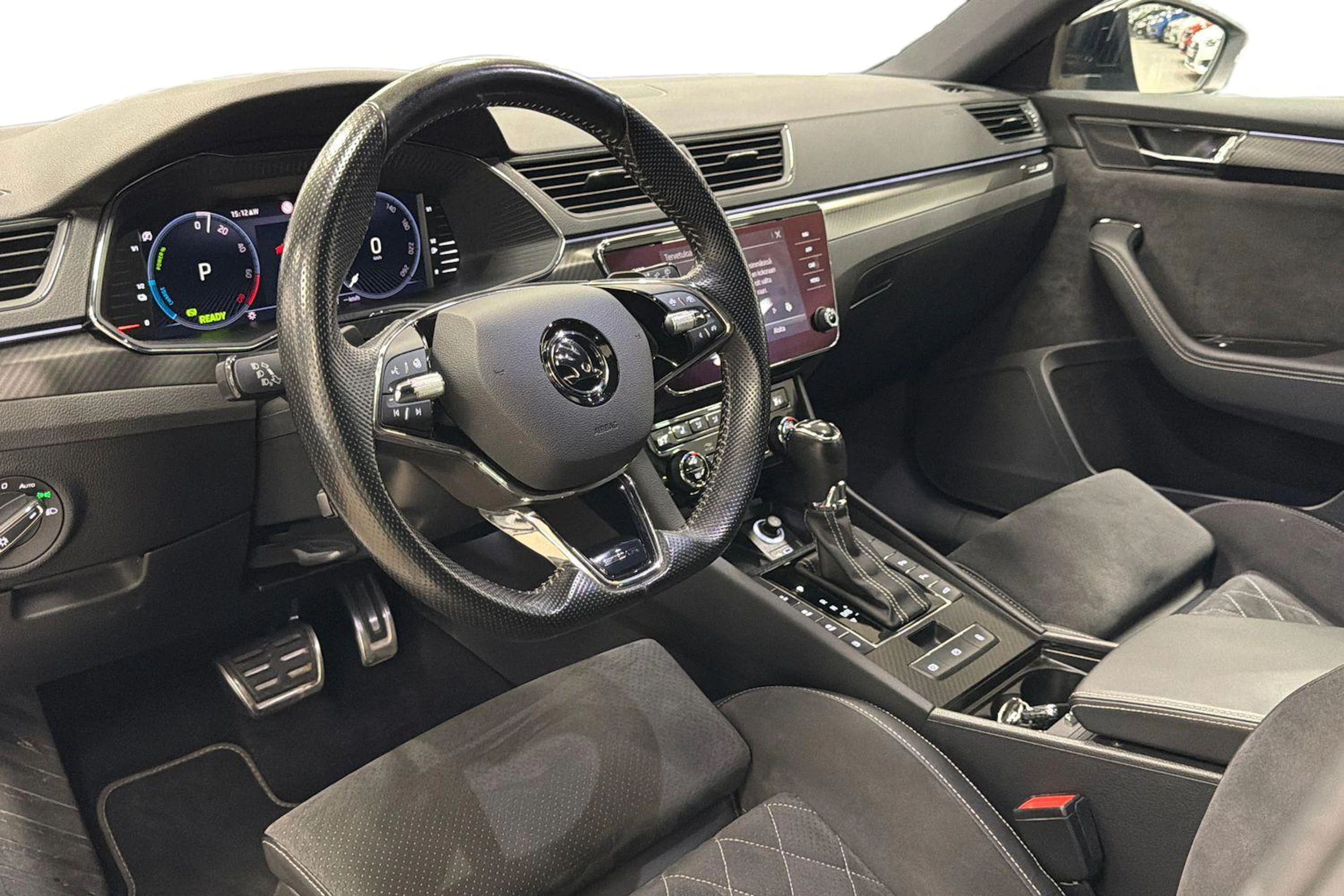 valkoinen Skoda Superb 2022 kuva 6.