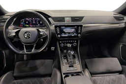 valkoinen Skoda Superb 2022 kuva 7.