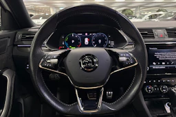 valkoinen Skoda Superb 2022 kuva 13.