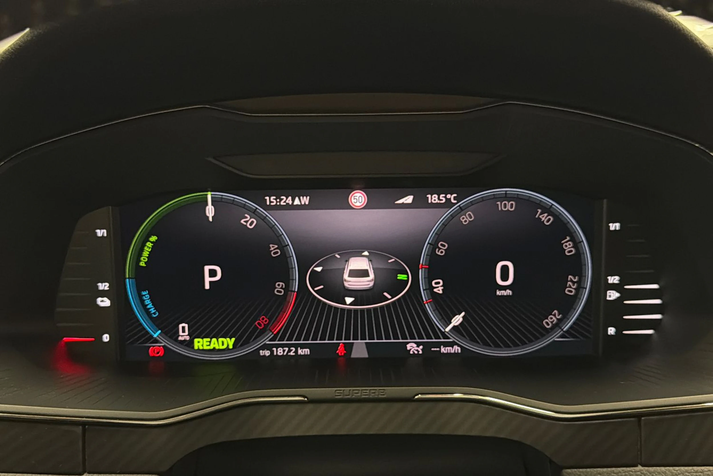 valkoinen Skoda Superb 2022 kuva 14.
